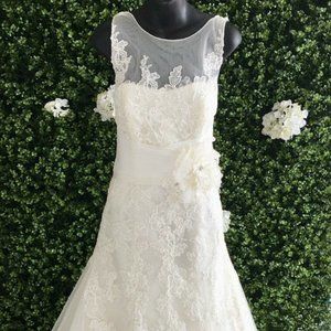 Enzoani Fargo Ivory Size 10 A-line Wedding Gown